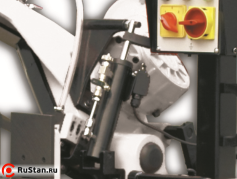 Пильная рама поднимается вручную, а опускается за счет механизма гидроразгрузки. Скорость опускания регулируется дросселем расположенным на гидроцилиндре. фото №6 Пильная рама поднимается вручную, а опускается за счет механизма гидроразгрузки. Скорость опускания регулируется дросселем расположенным на гидроцилиндре. фото №6