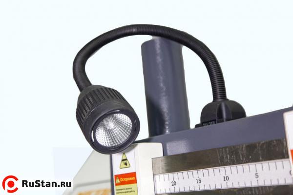 Наличие станочного светильника, который включён в стандартную комплектацию. Удобная работа даже в условиях слабой освещённости. фото №14 METAL MASTER MGH-350 фото №14