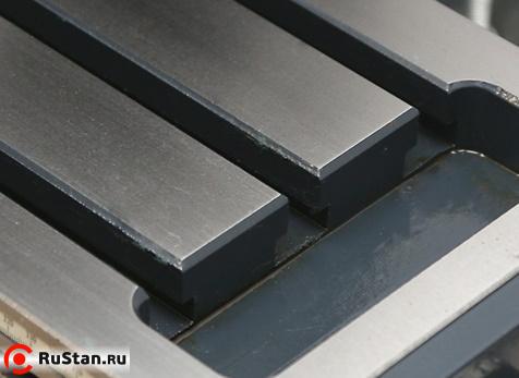 Рабочий стол оснащен Т - образными пазами для установки прижимного оборудования. фото №9 Рабочий стол оснащен Т - образными пазами для установки прижимного оборудования. фото №9