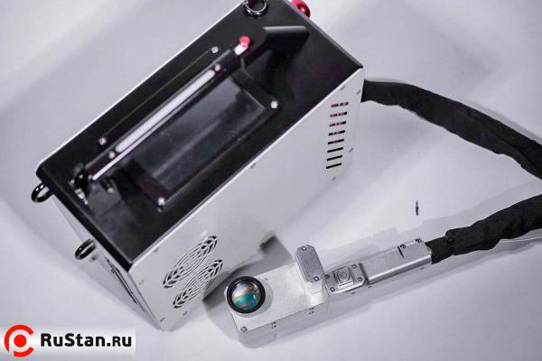 Ручной аппарат лазерной очистки металла от ржавчины и краски RAPTOR F100WR фото №7 RAPTOR F100WR фото №7
